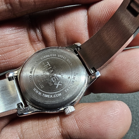 Timex Ladies Quartz Fashion Watch Silver Tone Black Stretch Bracelet Working sho - Picture 9 of 10